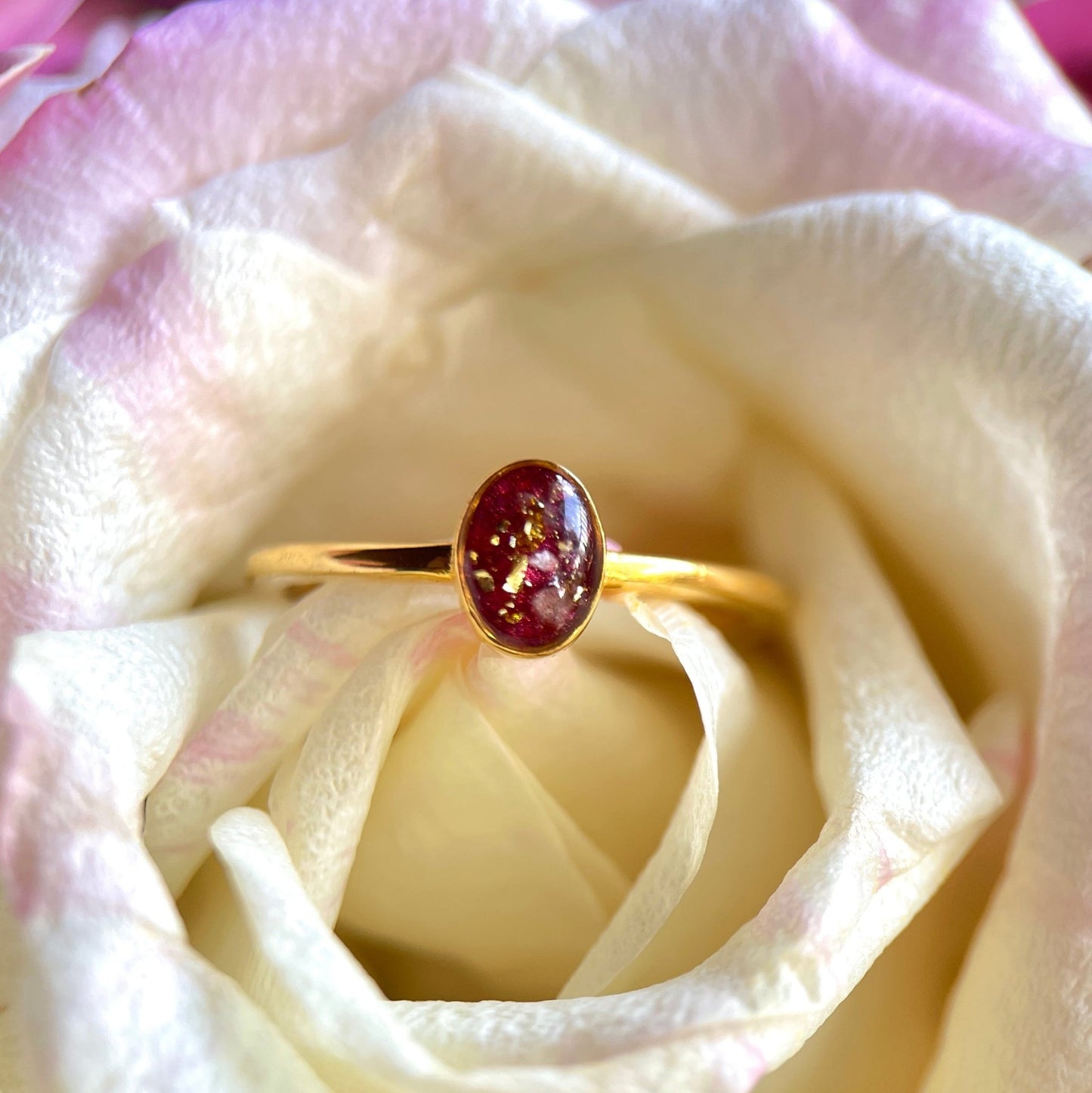 Solace oval whisper ring, petite ring made of solid silver and customised with ashes and funeral flowers as memorial gift.
