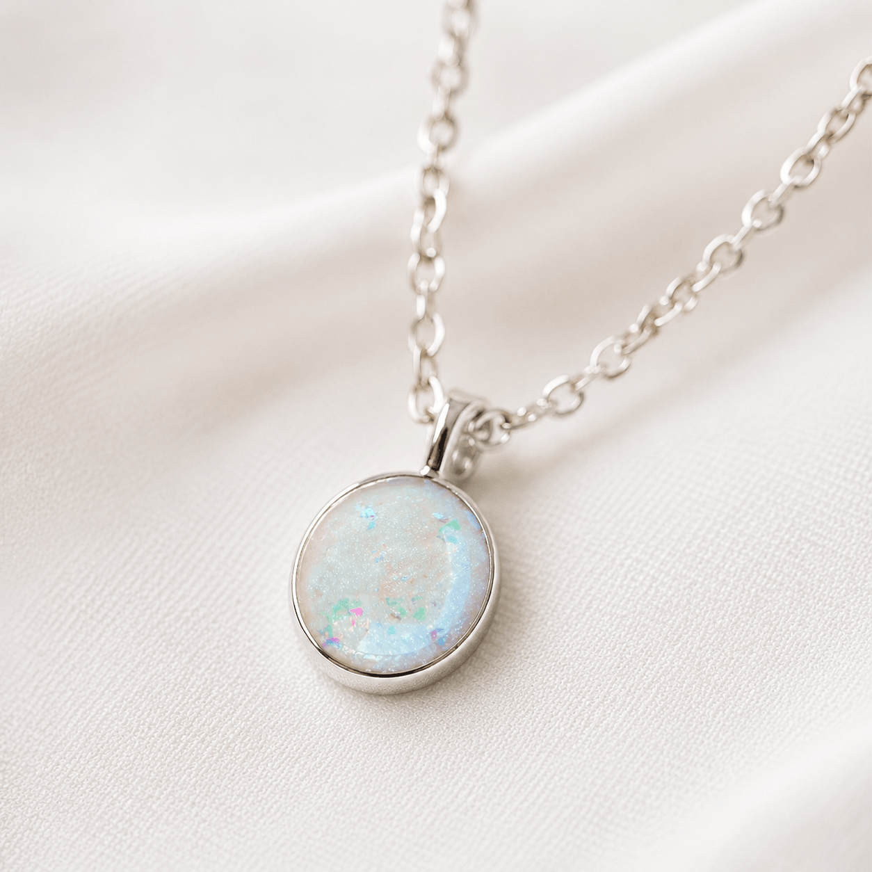 SOLACE OVAL PENDANT - Memories of You